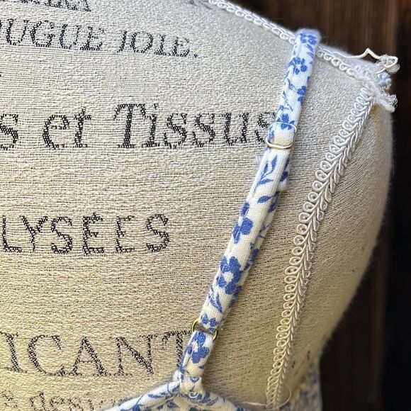 AZOE, BLUE AND WHITE FLORAL MIDID DRESS. Size M - Picture 6 of 7